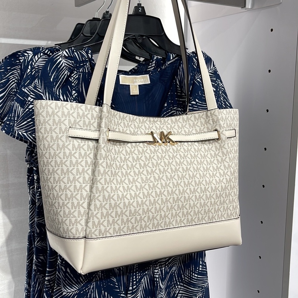 MICHAEL KORS
Reed Large Logo Shoulder Tote Bag
Light Cream Multi
35S3G6RT3B
NWT - Picture 2 of 16